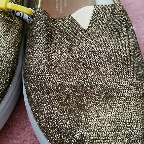 Toms youth gold sequin glitter flat shoes 3 - Picture 2 of 4